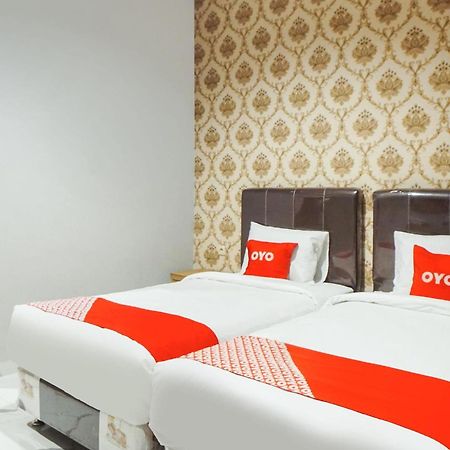 Super Oyo Capital O 92066 Papakoel Hotel & Cafe メダン エクステリア 写真