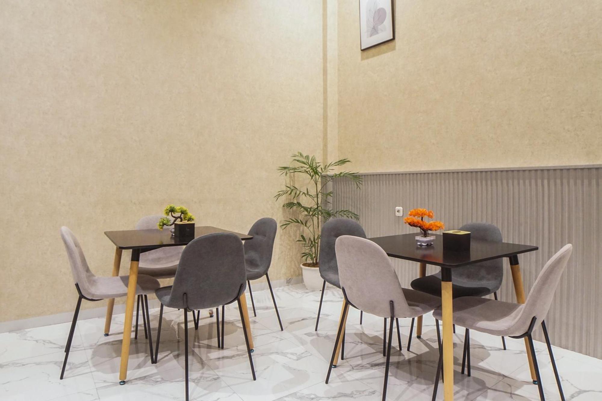 Super Oyo Capital O 92066 Papakoel Hotel & Cafe メダン エクステリア 写真