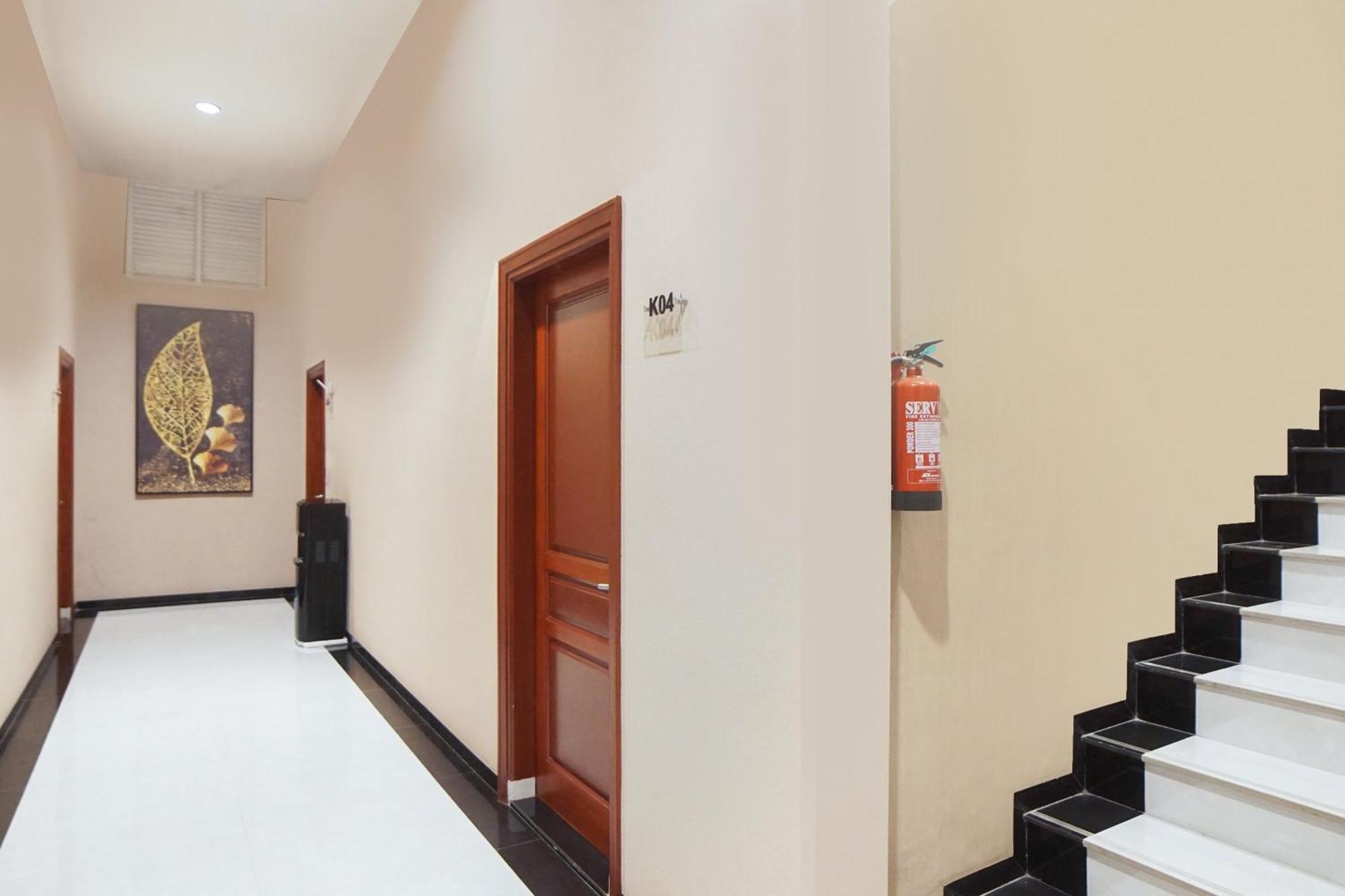 Super Oyo Capital O 92066 Papakoel Hotel & Cafe メダン エクステリア 写真