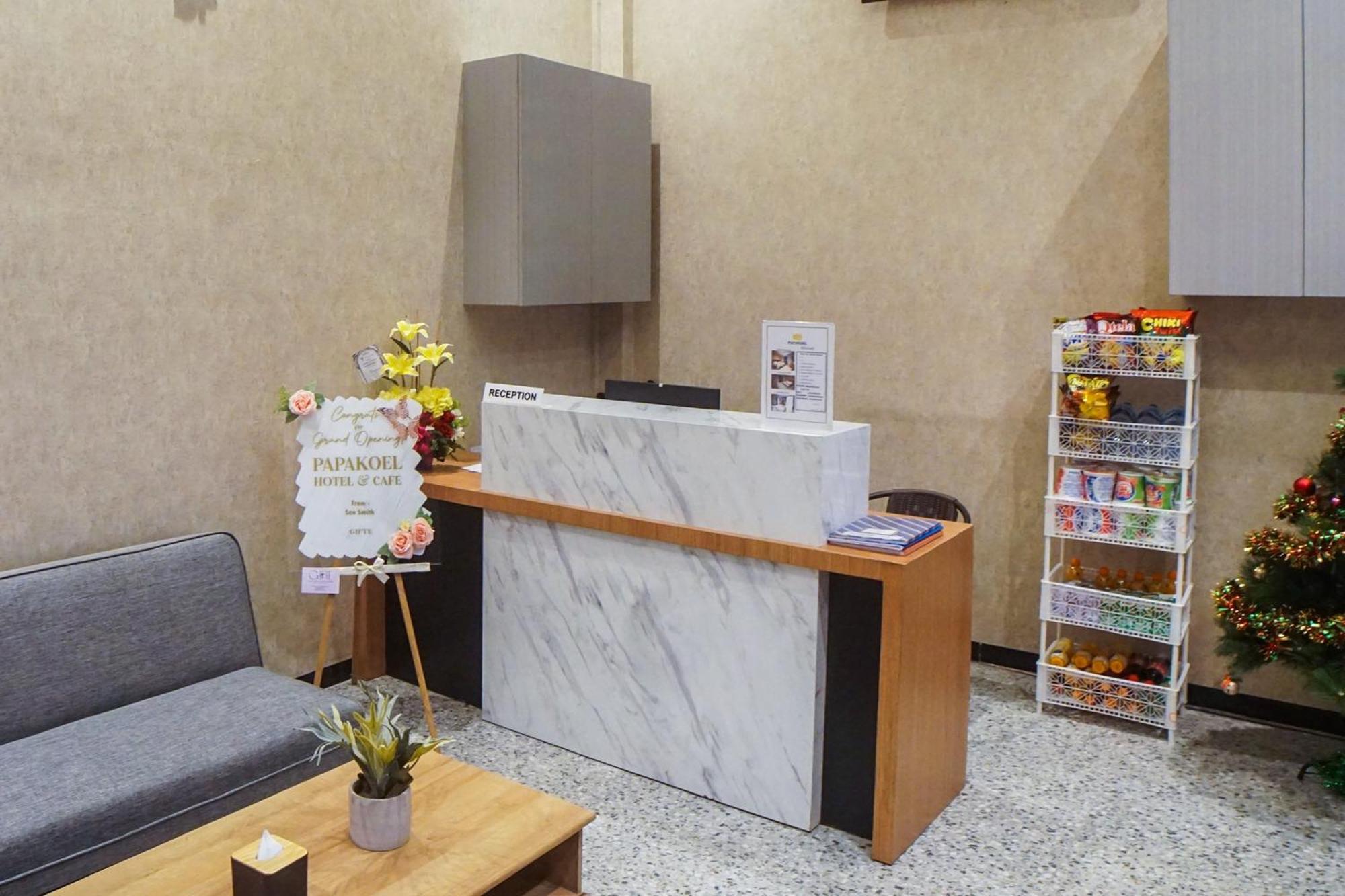 Super Oyo Capital O 92066 Papakoel Hotel & Cafe メダン エクステリア 写真